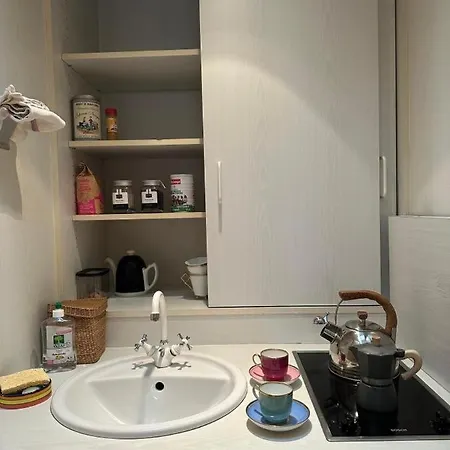 Apartment 6 *