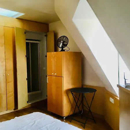 6 Paris